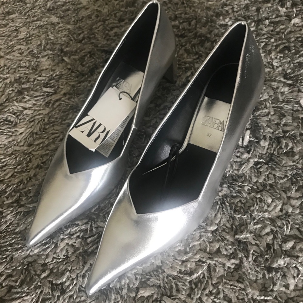Stacked heel with pointed sharp toe.
